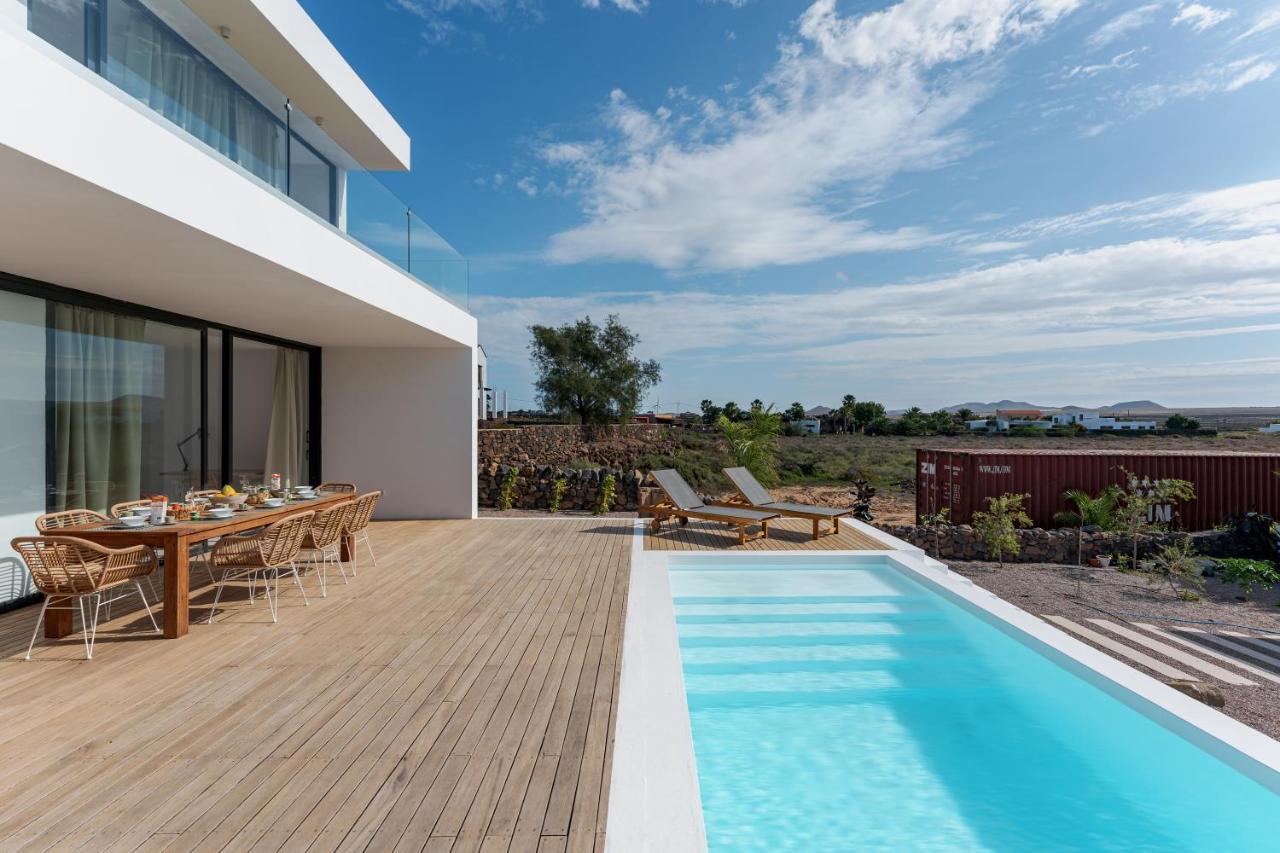 Villa Elena, Luxery Villa With Swimming Pool! 拉哈雷斯 外观 照片