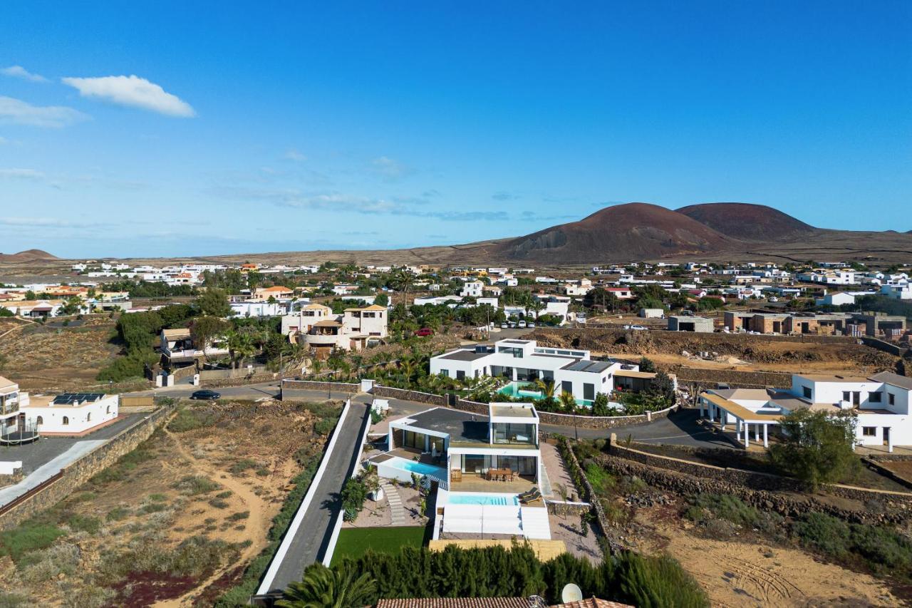 Villa Elena, Luxery Villa With Swimming Pool! 拉哈雷斯 外观 照片